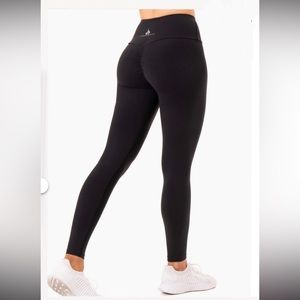 Ryderwear staples scrunch leggings